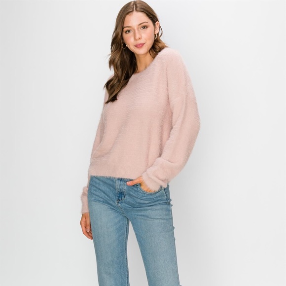 💕NWT! Round Neck Loose Fuzzy Sweater - Picture 7 of 8